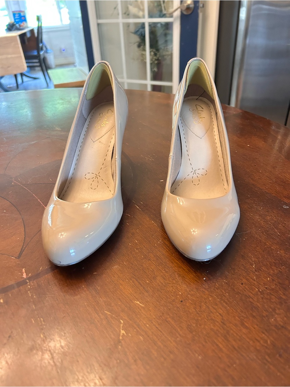 Clarks Women's Beige Patent Leather Pumps